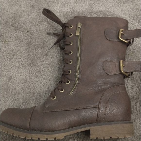 Boots - Picture 3 of 5